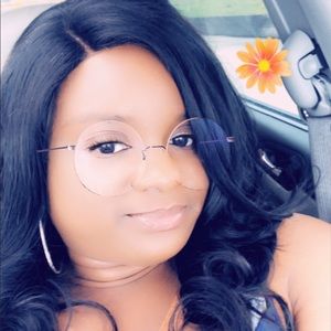 Meet your Posher, Felisha